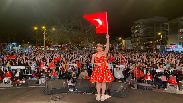 23 NİSAN COŞKUSU BURDUR'DA AYDİLGE İLE KUTLANDI