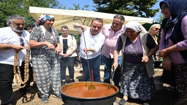 MOR ÜZÜMLER TOPLANDI, PEKMEZ YAPILDI