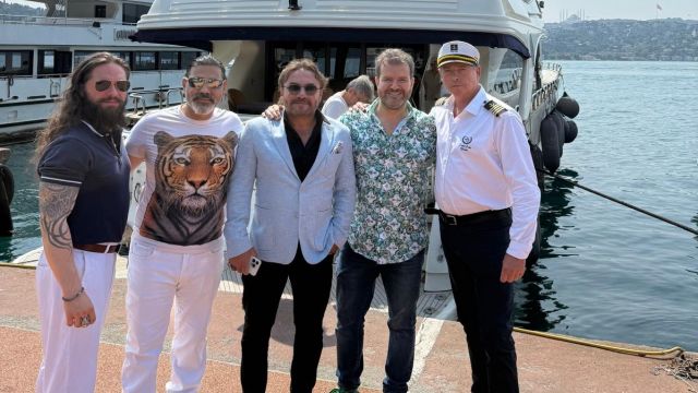 HOLLYWOOD YILDIZLARIYLA DOLU BABALAR GÜNÜ SÜRPRİZİ