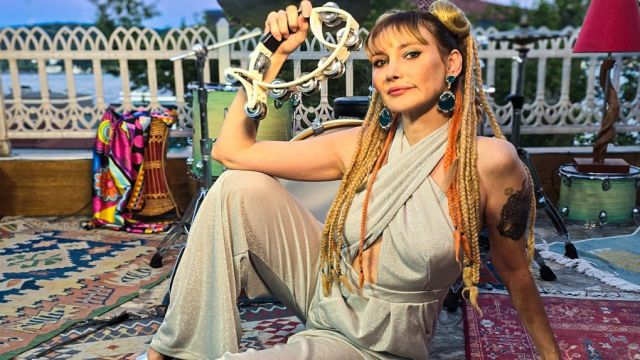 GÖKÇE’DEN GYPSY POP ŞARKI !HASTAYIM SANA’