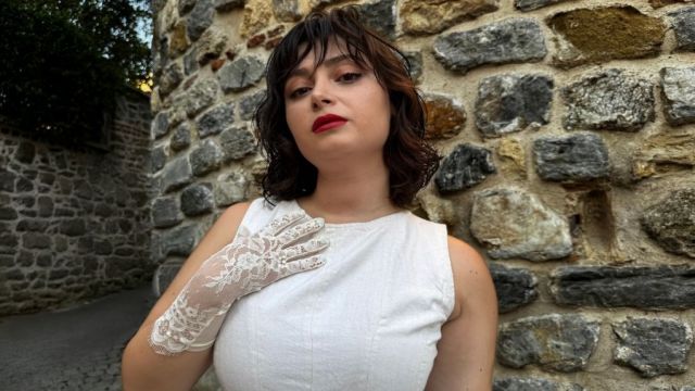 DELİ SANIYORLAR BENİ