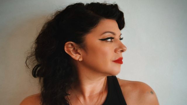 ÖZGE FIŞKIN'DAN SÜRPRİZ COVER