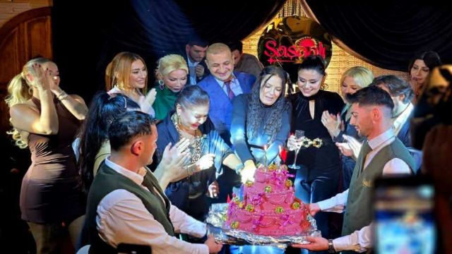 MÜZİK VE DOSTLUK DOLU MUHTEŞEM BİR GECE