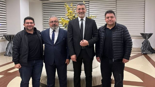 ÜNLÜLER DÜĞÜNDE BULUŞTU