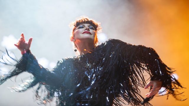 ÖZGE FIŞKIN’DAN DUMAN COVER’I