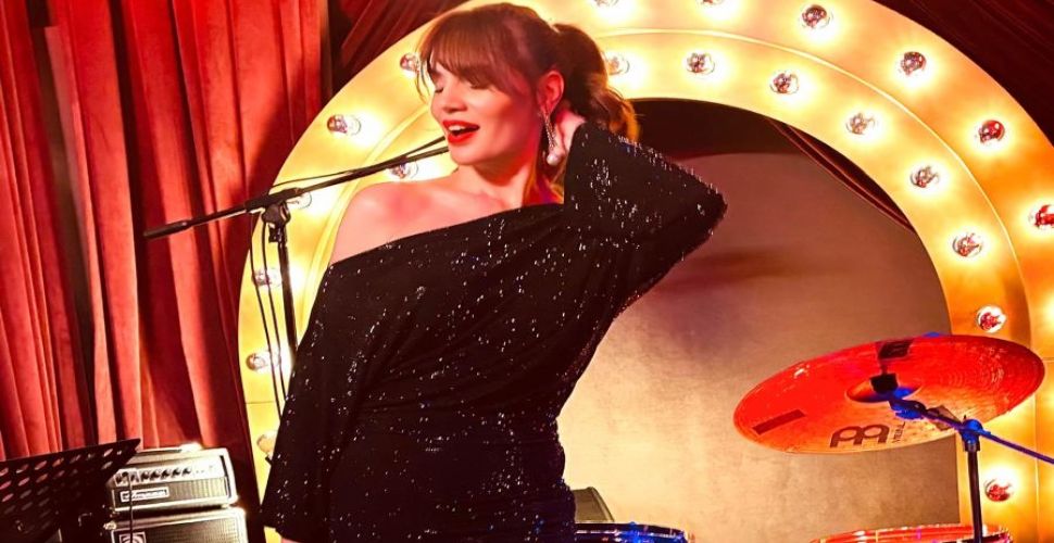 SAHNEDE AJDA PEKKAN PERFORMANLARIYLA BÜYÜLEDİ