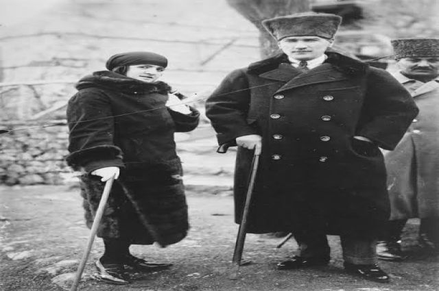 BİR ÖNDERİN İZİNDE, KIRIK KALPLERİN GÖLGESİNDE