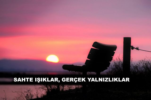 SAHTE IŞIKLAR, GERÇEK YALNIZLIKLAR