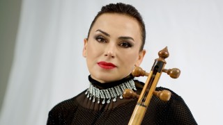 AKADEMİSYEN VE MÜZİSYEN